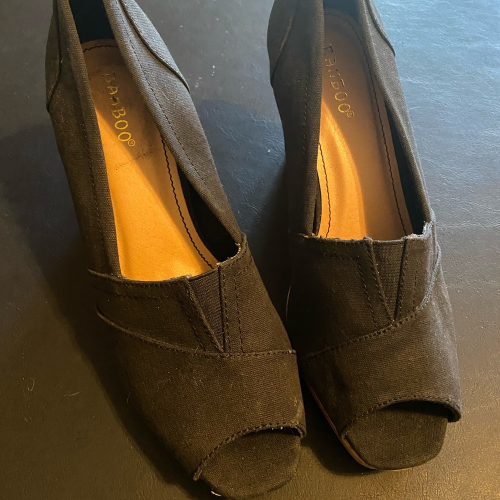 “Bamboo” size 9 Black Breathable Cotton Material Shoe with Cork 3.5”in heel.